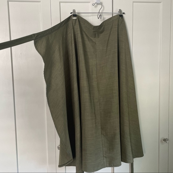Olive green wrap skirt with button side - one size - Picture 5 of 7